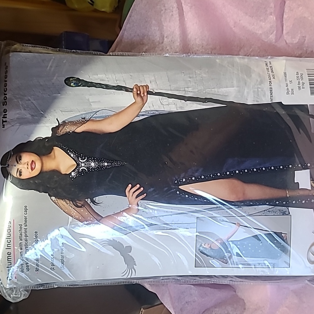 Plus sz costume ,available in sz 1x and sz 2x